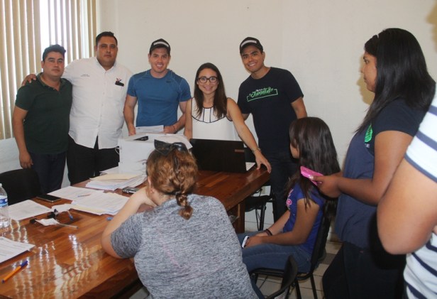 01.-Direcivos del Instuto de la Juventud en el Estado y Municipal realizan selección de estudiantes del Programa de Apoyo de Inicio Escolar..JPG