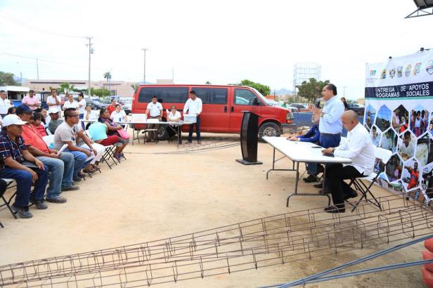 01 ENTREGA GOBIERNO MUNICIPAL Y ESTATAL 45 APOYOS DE PISOS FIRMES EN CS.jpg