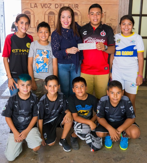 03 APOYO A 14 JÓVENES DE LA ZONA RURAL PARA ASISITIR AL TORNEO NACIONAL DE FÚTBOL.jpeg