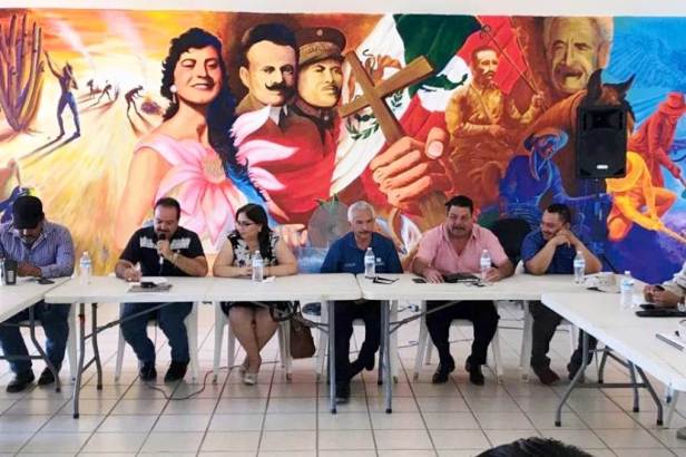 01.-Autoridades Municipales encabezan reunión para organizar el desfile y  acto cívico conmemorativo al 208 aniversario del inicio de la independencia de México.jpg