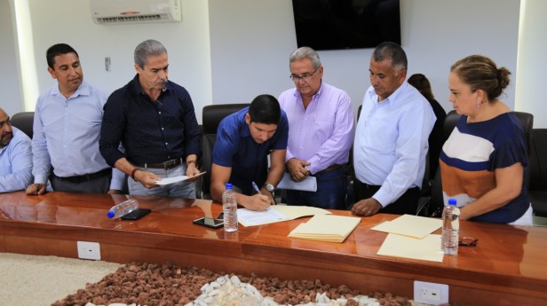 02 NOTIFICAN A REGIDORES DE LA XIII ADMINISTRACIÓN, SESIÓN DE INSTALACIÓN Y TOMA DE PROTESTA.jpg