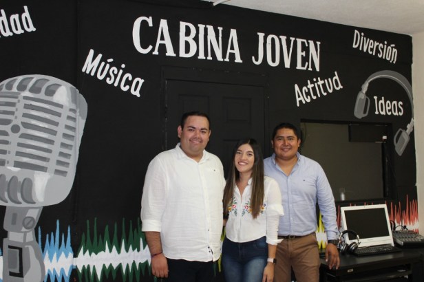 _04 EL DIRECTOR DEL INSTITUTO DE LA JUVENTUD INAUGURÓ LA CABINA AMATEUR DE RADIO .jpeg