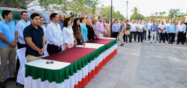 ENCABEZA ALCALDESA DE LOS CABOS PRIMER ACTO CÍVICO DE LA XIII ADMINSITRACIÓN..jpeg