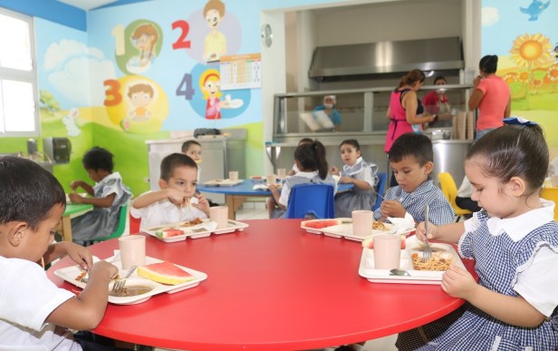 PRINCIPAL ESCUELAS TIEMPO COMPLETO COMEDORES.JPG
