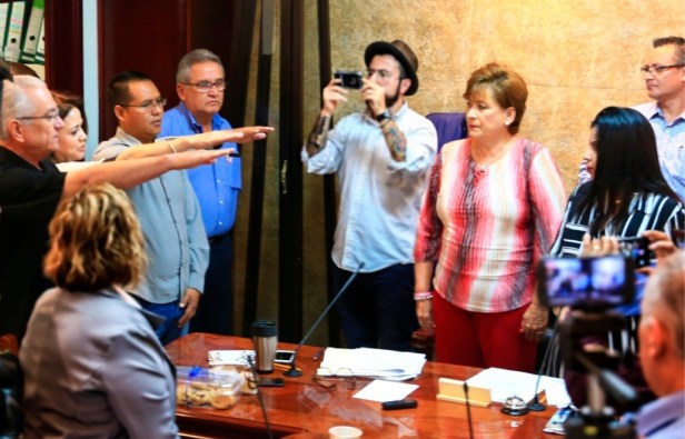 01 APRUEBA H. CABILDO NOMBRAMIENTO DE CONTRALORÍA MUNICIPAL Y ENROQUE DE SERVIDORES PÚBLICOS