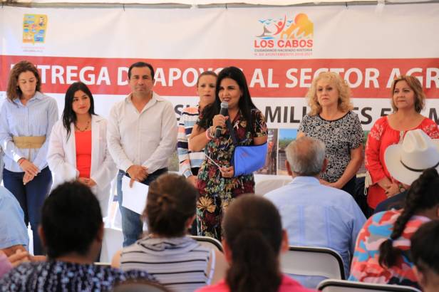 01 ENTREGA ARMIDA CASTRO MÚLTIPLES APOYOS EN ZONA NORTE DE SJC..jpeg