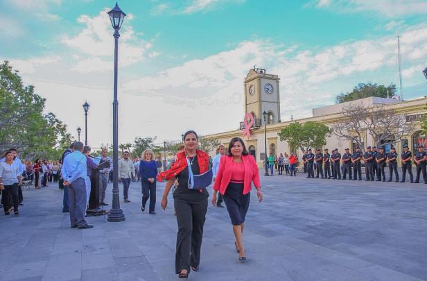 02 EN CEREMONIA CÍVICA, RECONOCEN A LAS MUJERES QUE CON SU TRABAJO MANTIENEN VIVAS LAS COMUNIDADES RURALES..jpeg