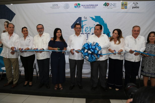 02 JUNTOS SOCIEDAD Y GOBIERNO POR UN MISMO FIN LOS CABOS ARMIDA CASTRO .JPG