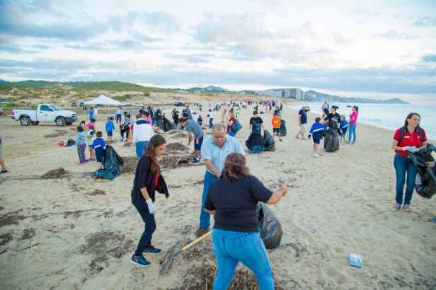 02 SOCIEDAD CIVIL GOBIERNO DE LOS CABOS REALIZAN CAMPAÑA DE LIMPIEZA EN EL TULE ....jpeg