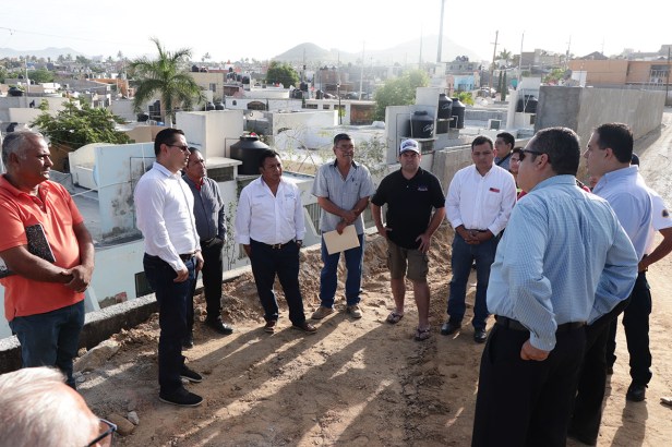 04 ACUDEN AUTORIDADES DELEGACIONALES AL LLAMADO DE VECINOS INCONFORMES POR LAVANDERIA INDUSTRIAL  mv. (1).JPG