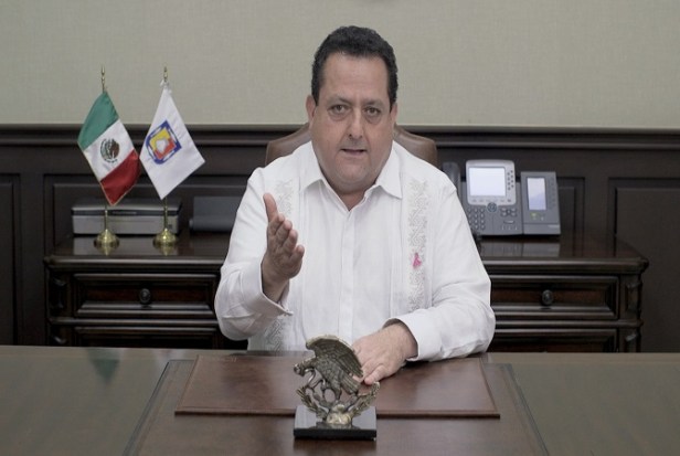 gobernador carlos mendoza.jpg