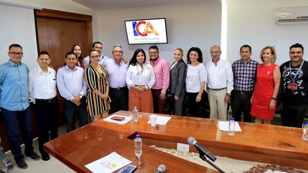 01 ARMIDA CASTRO TOMA PROTESTA A INTEGRANTES DE LA JUNTA DE GOBIERNO DEL ICA...jpg