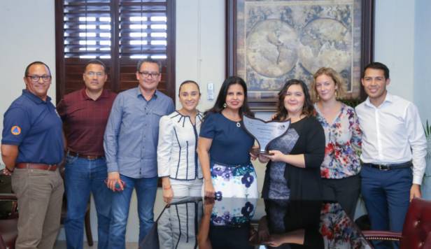 01 CÓNSUL DE CANADÁ RECONOCE A ALCALDESA ARMIDA CASTRO SU TRABAJO EN BENEFICIO DE RESIDENTES Y VISITANTES 1.jpeg