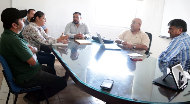 02 DELEGADO DE CABO SAN LUCAS BRINDA EL APOYO AL SECTOR GANADERO....JPG