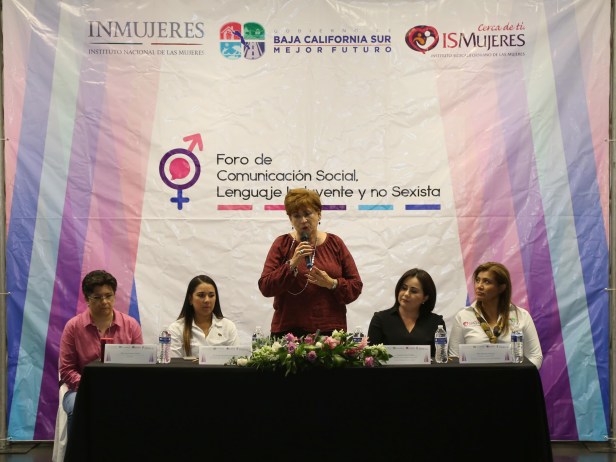 02 INAUGURA ROSA DELIA FORO DE COMUNICACIÓN SOCIAL, LENGUAJE INCLUYENTE Y NO SEXISTA...JPG