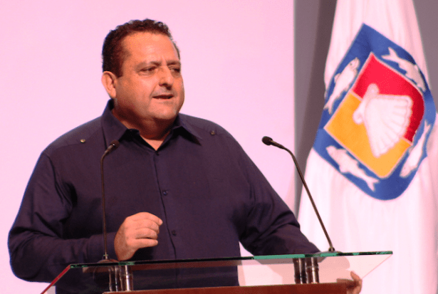 carlos mendoza davis.jpg