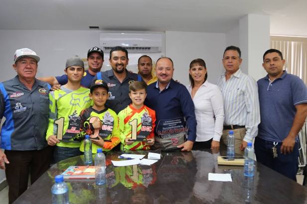 Equipo de off road SRT.jpg