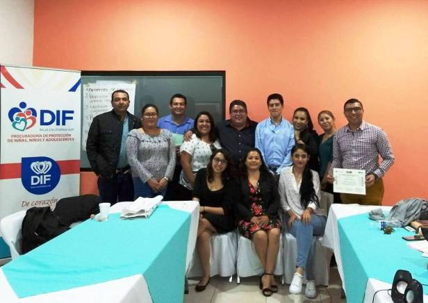 Personal de la Procuraduria de la Defensa del Menor y la Familia  de DIF Comondu, concluyo con exito su capacitacion.jpg