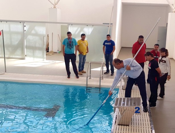 Supervisa el alcalde el arranque de la Alberca Semiolímpica.jpg