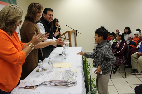 ENTREGA DE BECAS (3).JPG