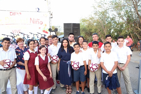 Con el rescate de espacios públicos y regalos sorpresa celebra Gobierno de Los Cabos a niñez de Miraflores..