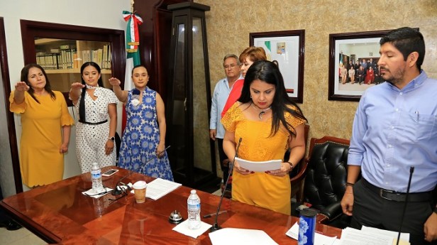 01 Aprueban nombramiento de titulares de Sistema DIF, Atención Ciudadana y Secretaría Particular del municipio de Los Cab.JPG