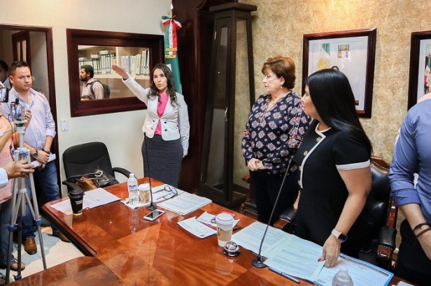 01 Toman protesta a titular de Oficialía Mayor asume el cargo Marcela Loya López...jpeg