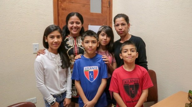 02 Agradece joven estudiante apoyo de Alcaldesa Armida Castro para continuar sus estudios..