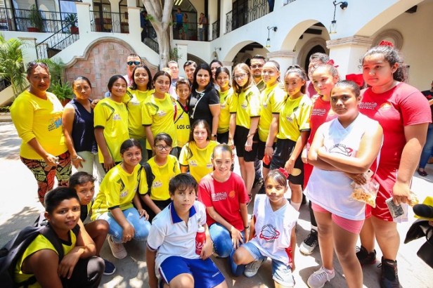 03 Agradecen niños deportistas apoyo a alcaldesa Armida Castro para viajar al nacional en Acapulco Guerrero
