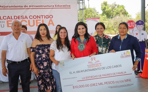 01 Beneficia a 172 estudiantes de santiago. programa municipal