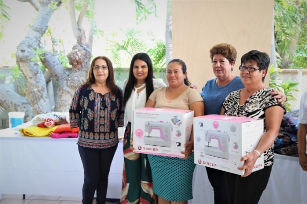 01 Recibe DIF Los Cabos material para Centros de Desarrollo..jpg