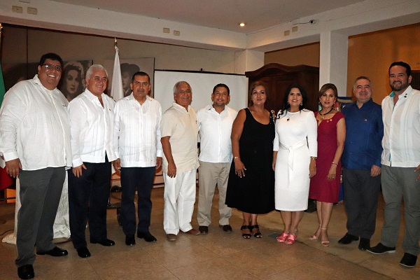 01 Se celebró el Cambio de Botones .jpg