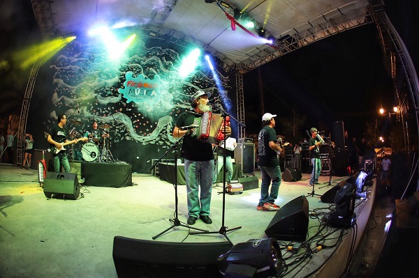 02 Con gran participación y la presentación de Celso Piña se celebró .jpeg