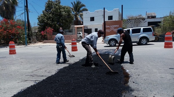 03 Continúa Gobierno Municipal asegurando la vida de peatones con Programa de Bacheo y Saneamiento