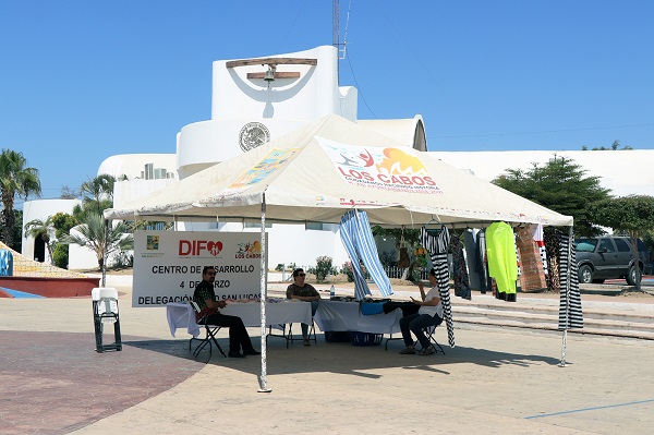 03 Realiza DIF Cabo San Lucas exposición y venta de manualidades