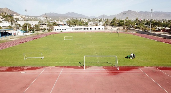 04 Mantenimiento y limpieza permanente de instalaciones deportivas realiza el Instituto.