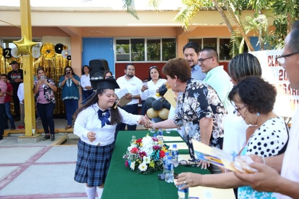 04 Se celebra Ceremonia de Clausura de Escuela de Educación Especial Generación 2018 – 2019 en compañía de DIF .jpeg
