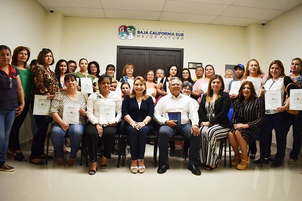 Dif Municipal en coordinacion con el ICATEBCS clausuro 7 cursos de capacitacion