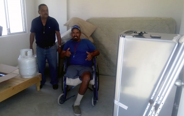 Gobierno de Los Cabos atiende y apoya a ciudadano con diabetes en la Delegación de Cabo San Lucas.