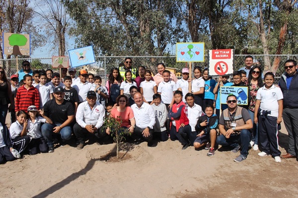 Programa “PLANTA TU ÁRBOL 2019” en la escela Valentón Gómez Farías.jpg