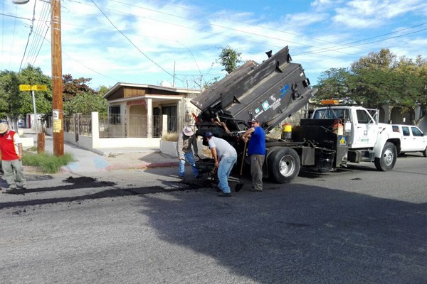 trabajos-de-bacheo-La-Paz--990x660.jpg