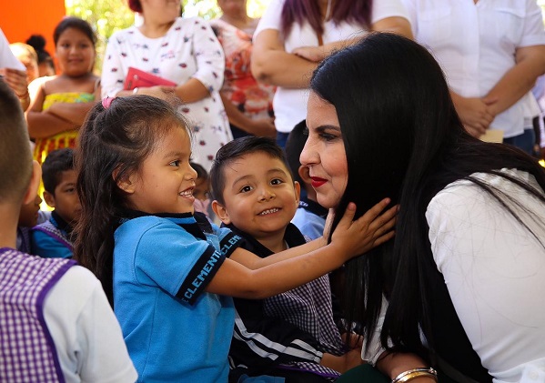 01 “Alcaldesa Contigo y en Tu Escuela” programa integral que ha beneficiado a más de mil 608 alumnos