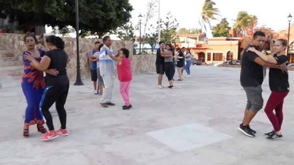 04 “Tardes de Danzón” promueve la sana convivencia y esparcimiento