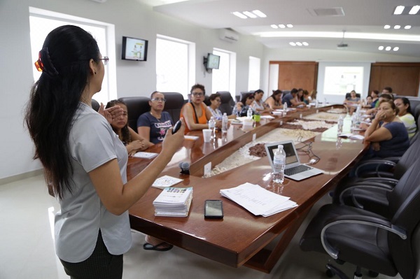 _05 Capacitan a mamás y papás del IMDIS Los Cabos en programa VIVE 3