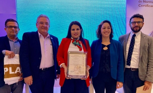 01 El IMNC entrega reconocimiento a Los Cabos por mantener la Primera Playa Certificada de uso recreativo con nivel III