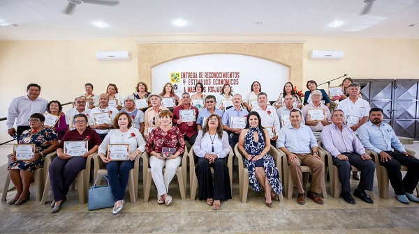 01 Mi compromiso es con los maestros y la educación- Armida Castro (1)
