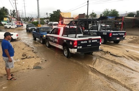 01 Policía de Los Cabo realiza labores de vigilancia ante la presencia de la Tormenta Ivo