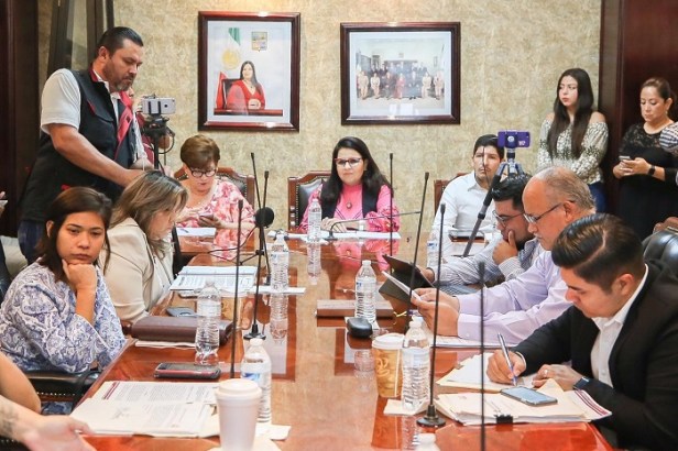 01 Sigue alcaldesa Armida Castro en busca de soluciones para familias de Puerto Nuevo  .jpeg