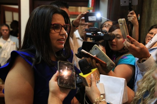 02 Alcaldesa Armida Castro reitera compromiso con el Magisterio  .jpeg