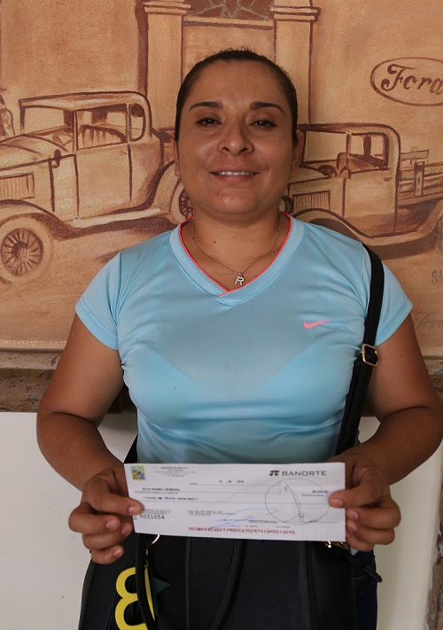 04 Agradece ciudadana apoyo del Gobierno de Los Cabos.JPG